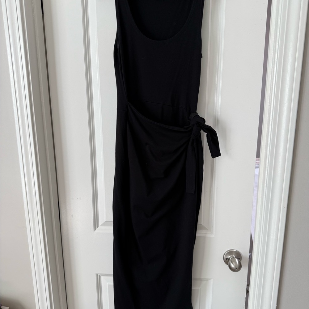 Elegant Black Sleeveless Wrap Dress